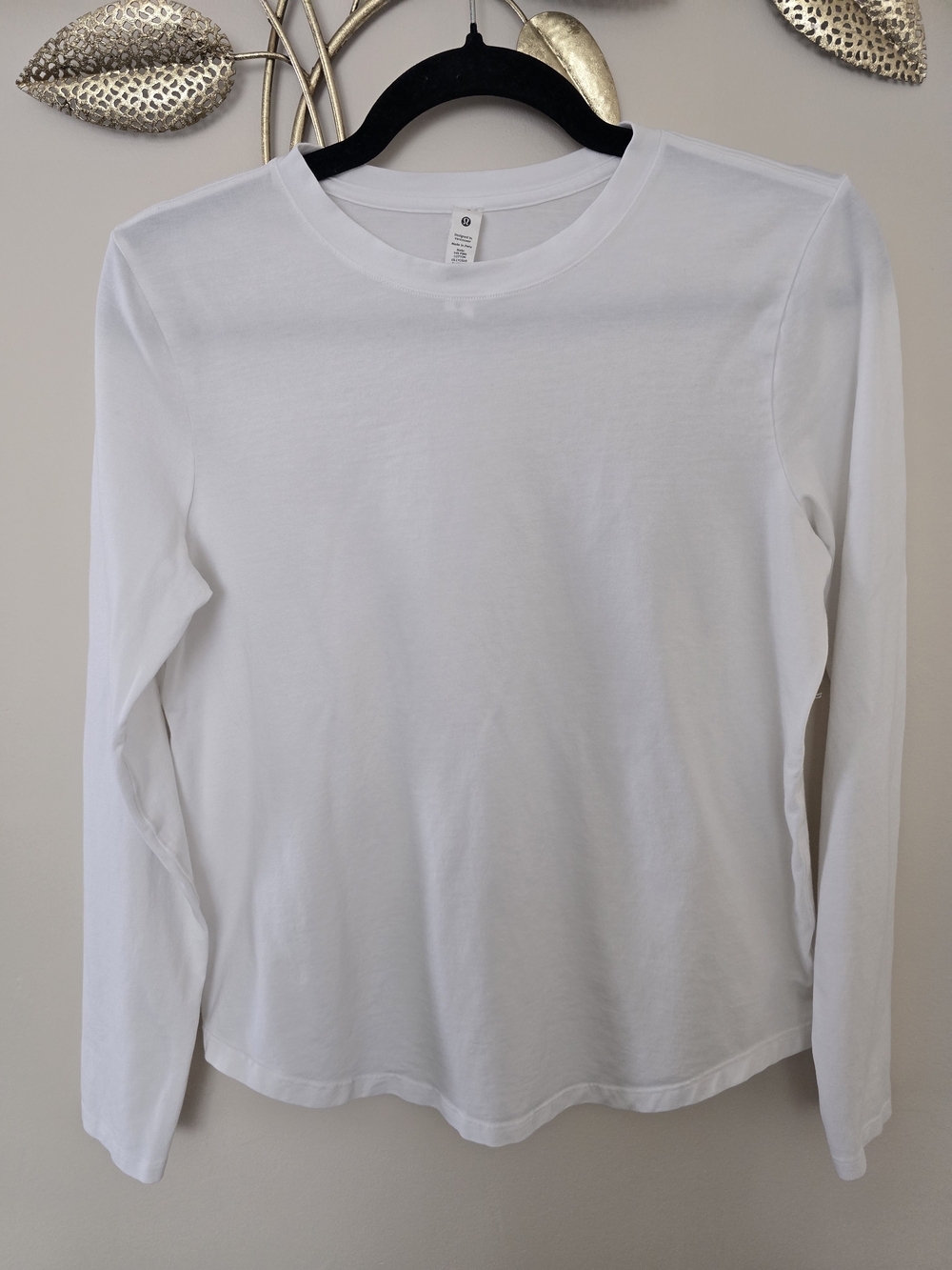 lululemon athletica White Comfort Crew Tee Longsleeve Size 4
